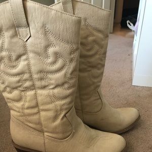 Cowgirl boots 👢